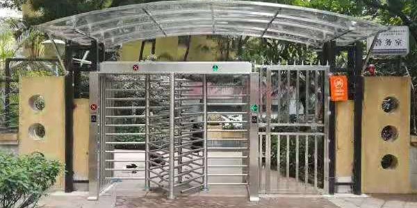 小區(qū)雙向通行十字旋轉(zhuǎn)門(mén)案例